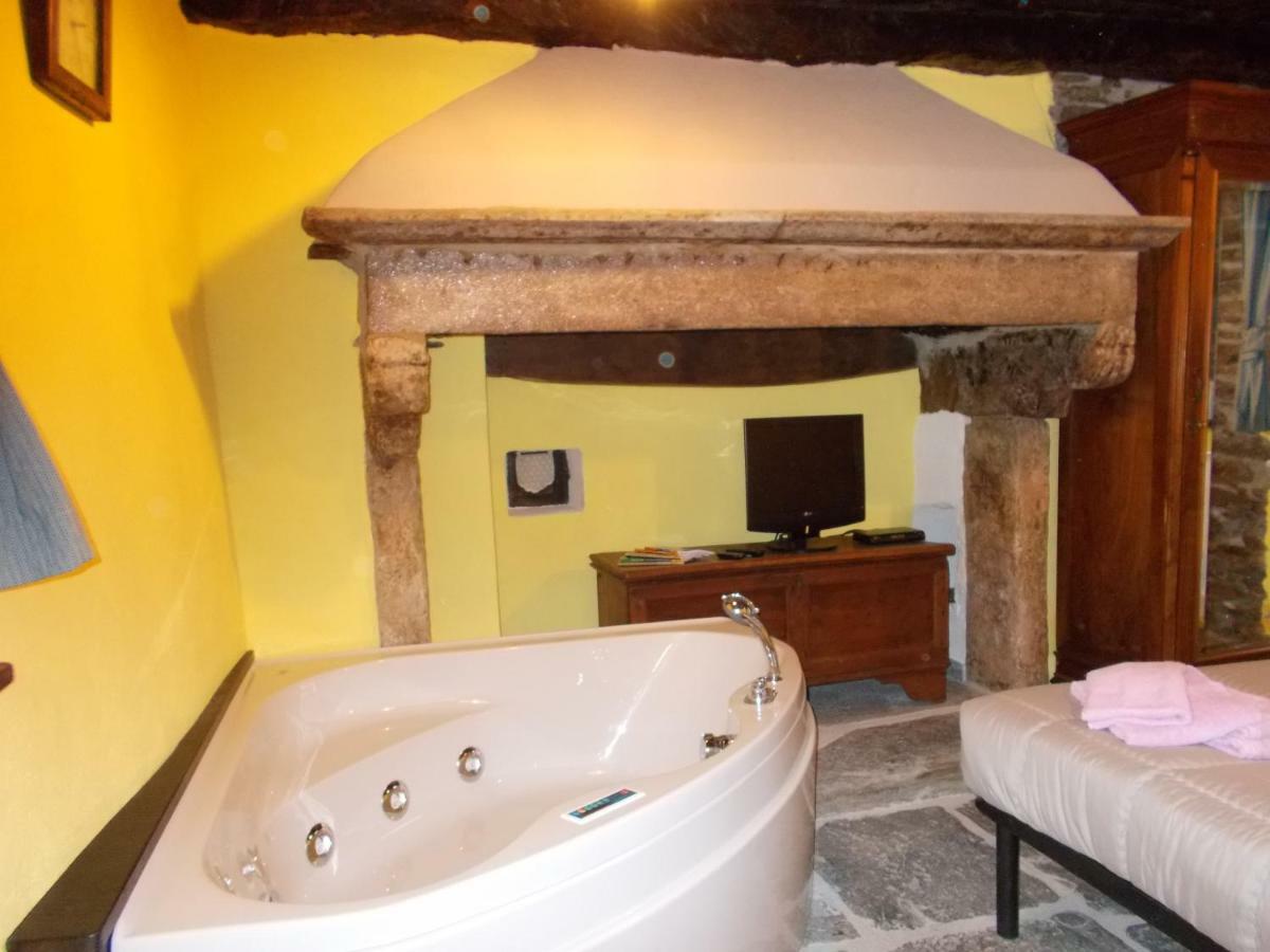 Il Borgo Di Monica Villa โดโมดอสโซลา ภายนอก รูปภาพ